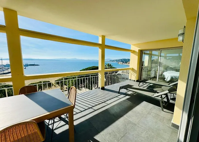 Grand - - De La Rose Apartment Sainte-Maxime