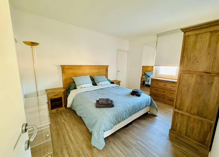 Grand - - De La Rose *