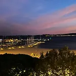 Grand - - De La Rose 아파트 *