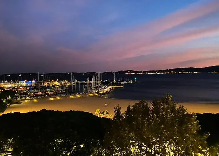 Grand - - De La Rose Apartment *